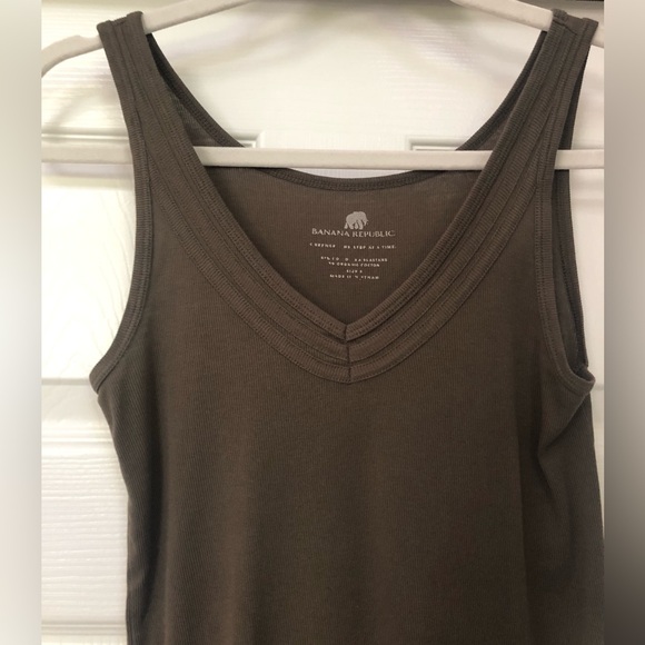 Banana Republic Rib V-Neck Soft Tank Top Cami - Picture 10 of 16